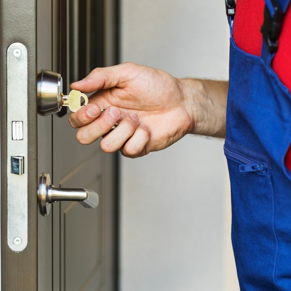 cerrajería residencial puede instalar sistemas de seguridad avanzados en residencias